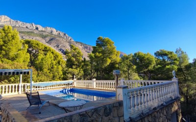 Villa con bonitas vistas a la montaña en Altea La Vella
